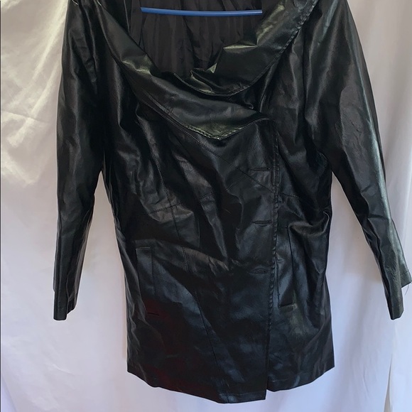 Womens jcket - Picture 2 of 5